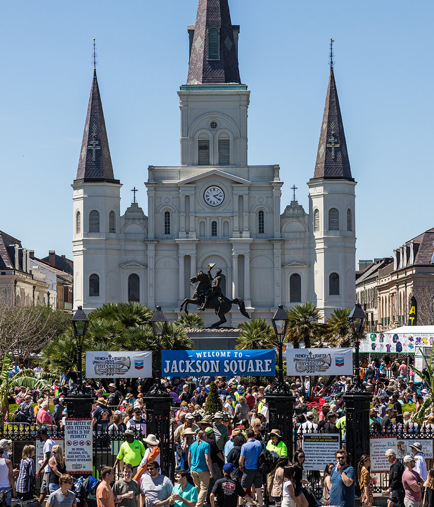 Jackson Square fills with people