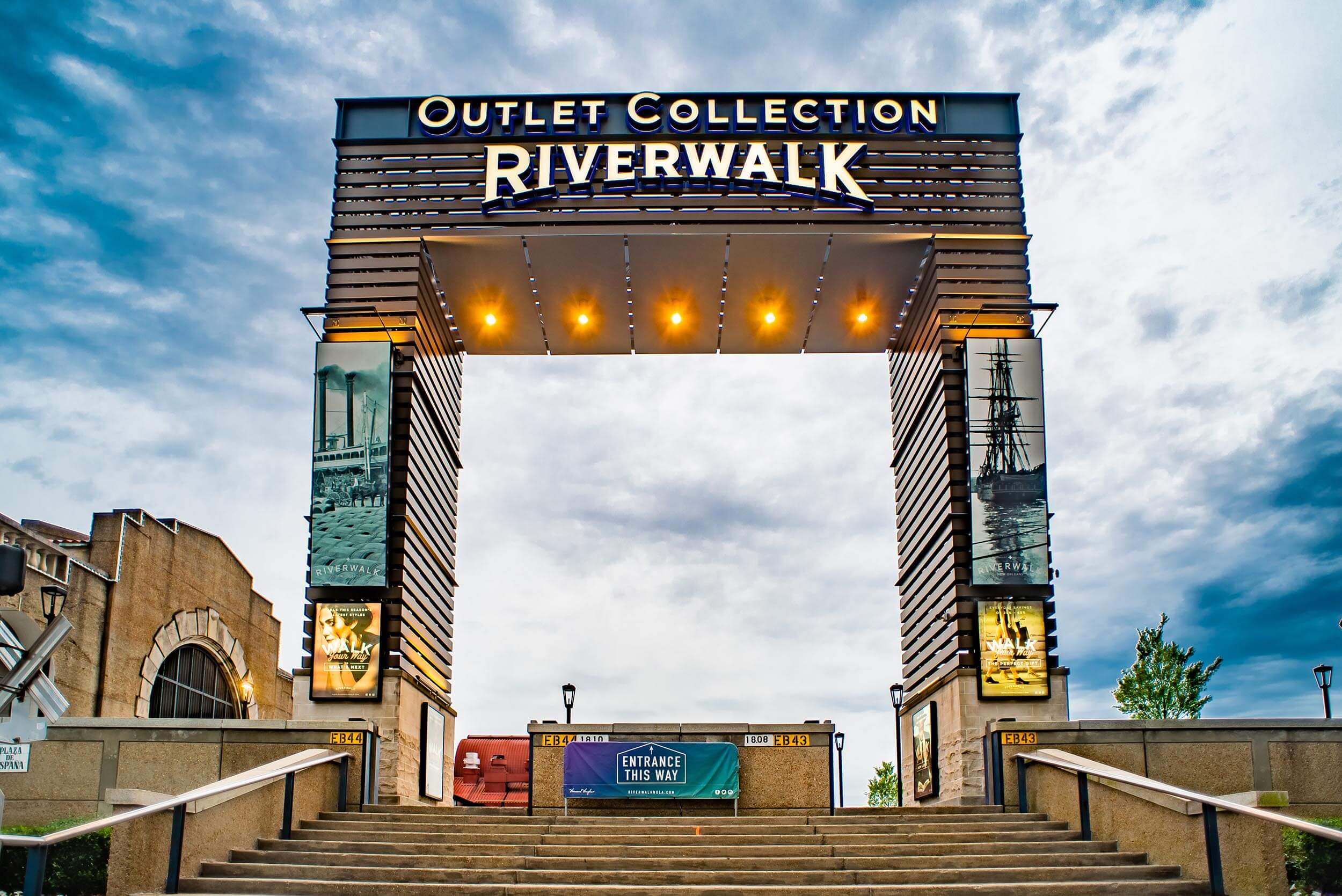 The entrance arch to the Outlet Collection at Riverwalk in New Orleans